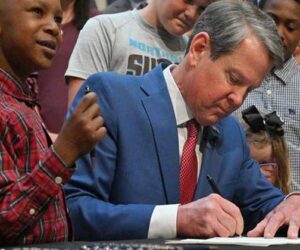 gubernur terbodoh brian kemp