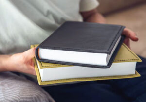 artikel tentang resensi buku